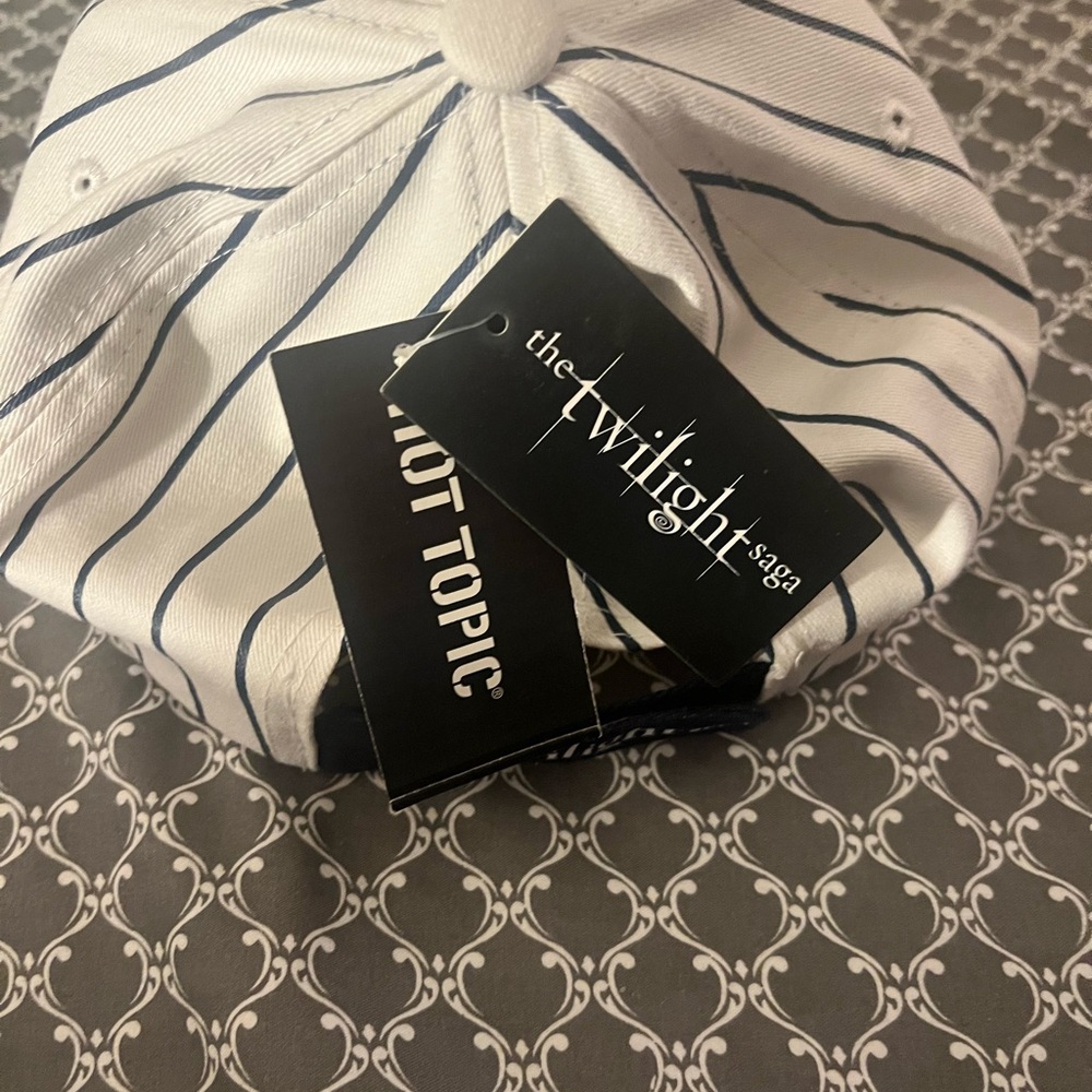 The Twilight Saga Cullen Baseball Hat - Picture 2 of 5